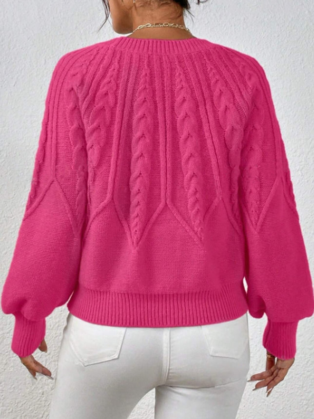 Trendy cropped women's sweater: cozy cable knit, elegant balloon sleeves, perfect for casual wear.