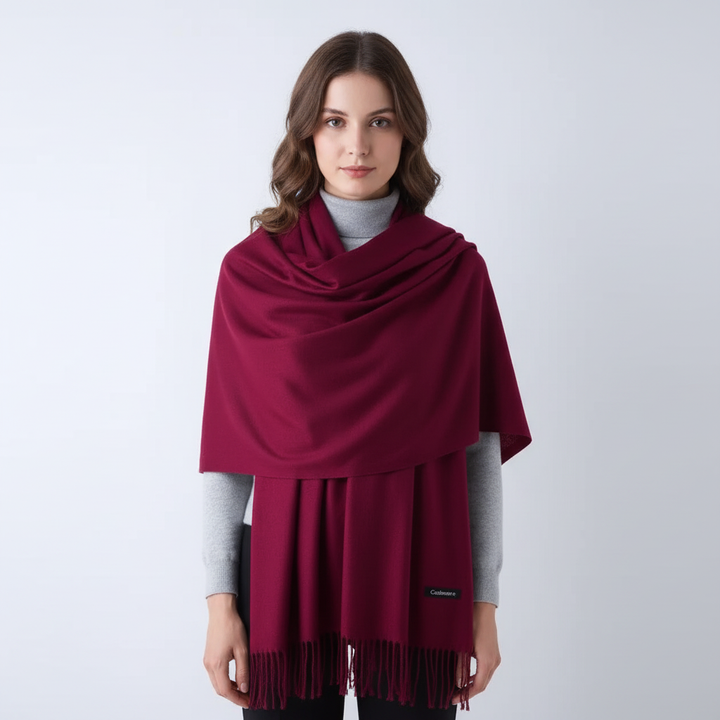 High-quality cashmere blend winter scarf, soft and warm for women, featuring a luxurious and fashionable design