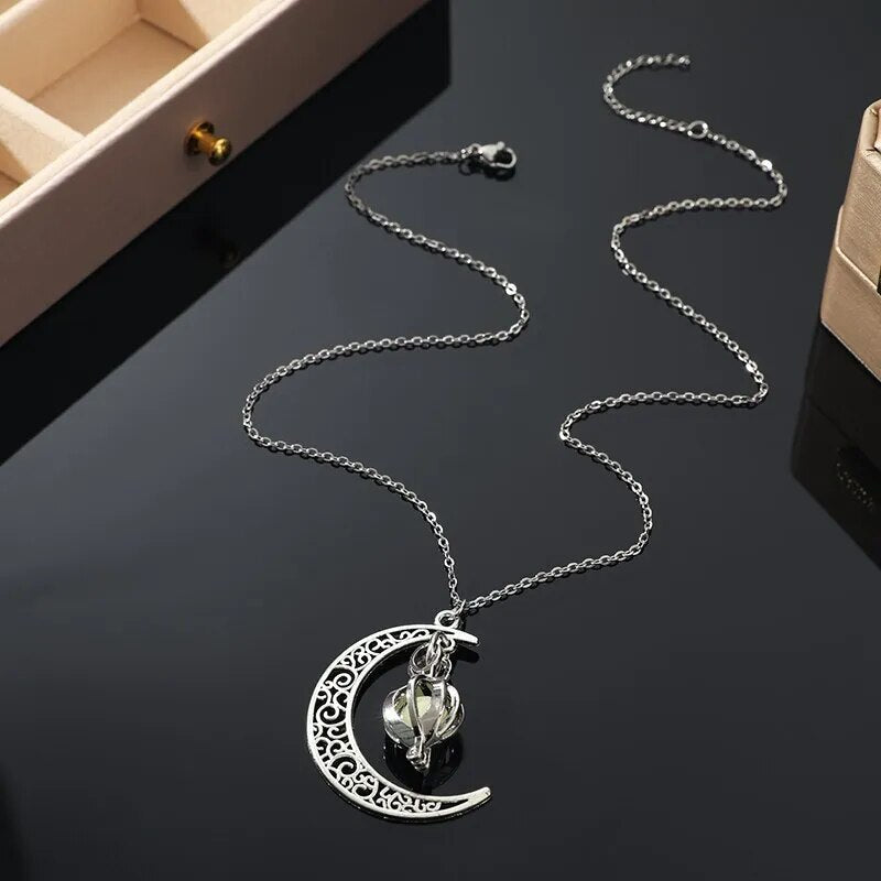 Close-up of a beautiful moonstone pendant necklace for women, showcasing its iridescent gemstone and delicate silver setting.