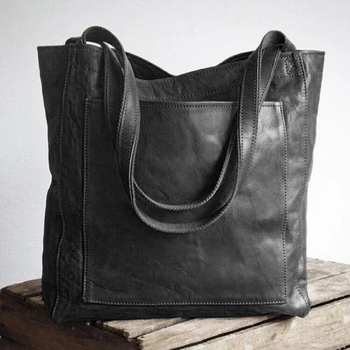 Chic women's shoulder bag, an elegant everyday handbag accessory for versatile fashion and daily use.