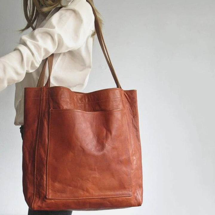 Classic design women's elegant handbag, a chic shoulder bag for everyday fashion and versatile daily carry.