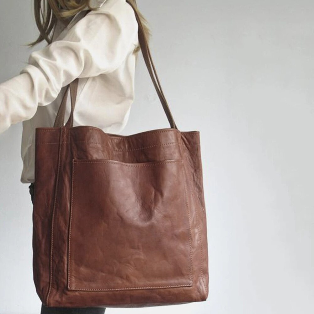 Stylish women's elegant shoulder bag, a chic everyday handbag accessory with a classic, versatile design.