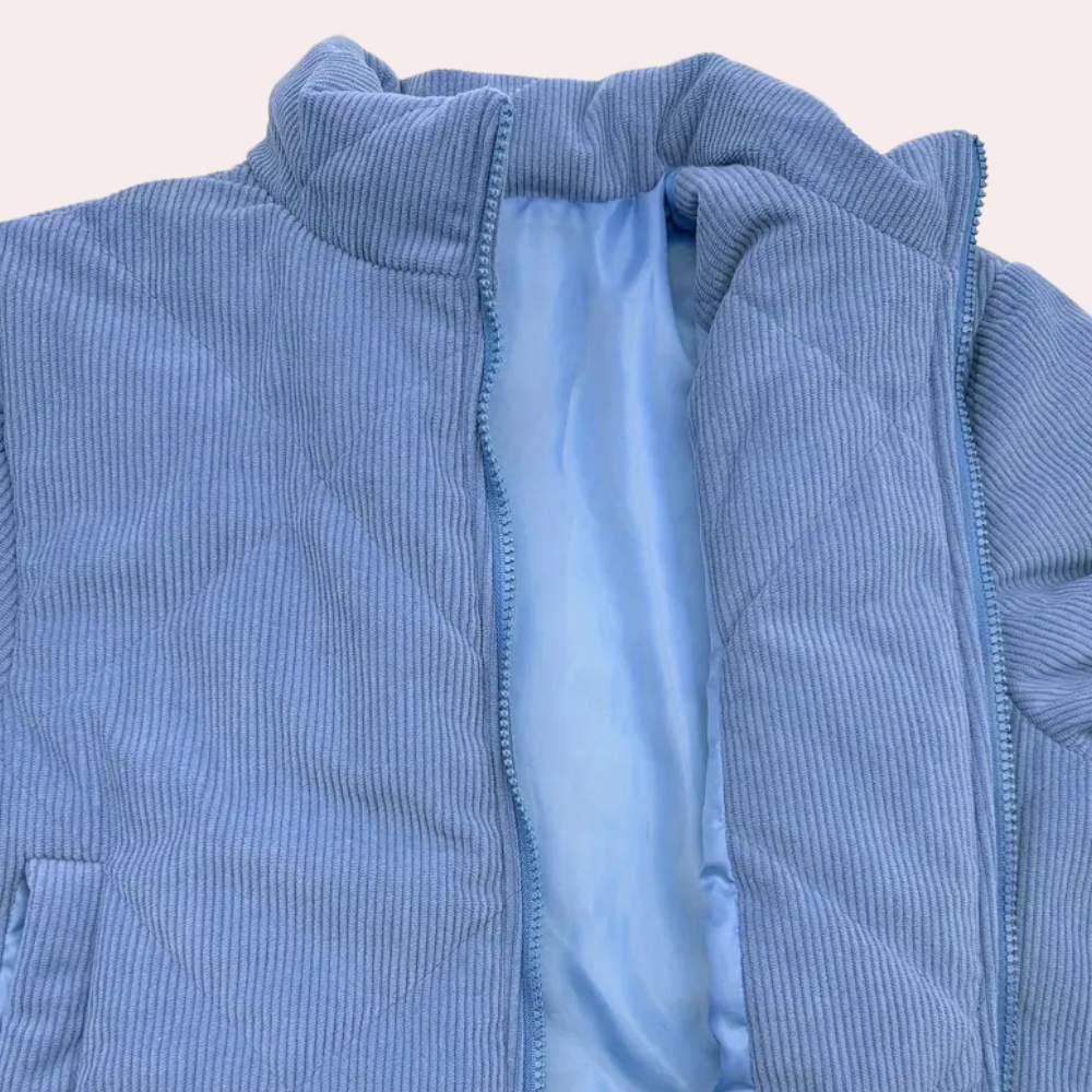 Isla women's classic blue winter coat, an elegant and warm jacket for cold days. Essential winter outerwear.