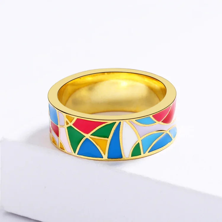 Statement women's gold plated ring with a sophisticated enamel design and dazzling zirconia.