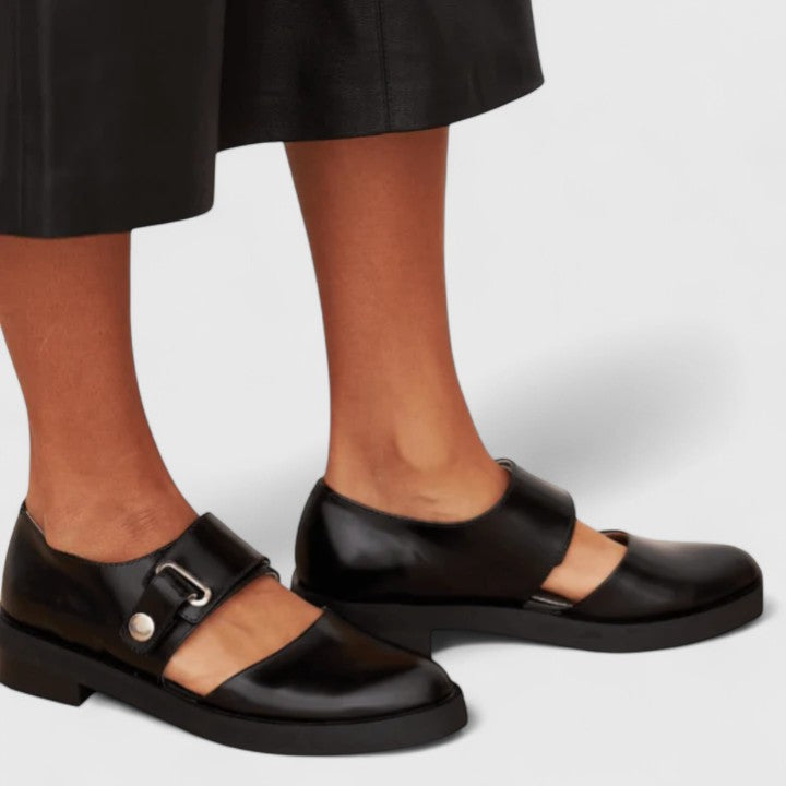 Elegant women's classic low heel shoes with a buckle strap, perfect for comfortable and sophisticated everyday wear.