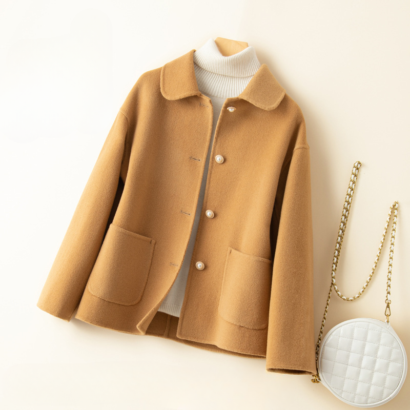 Elegant women's cropped jacket with a charming doll collar and button front, perfect for fall fashion.