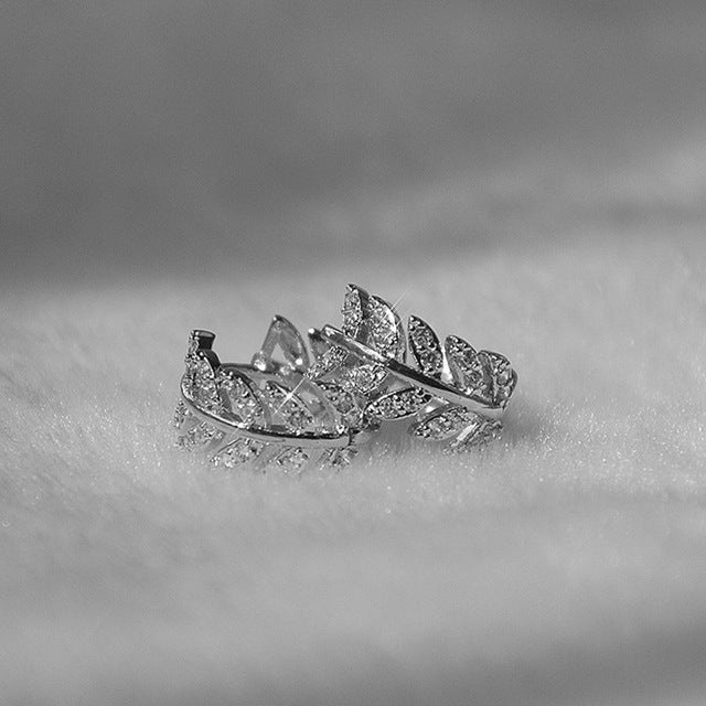 Elegant women's diamond stud earrings, perfect for dazzling style & fine jewelry.