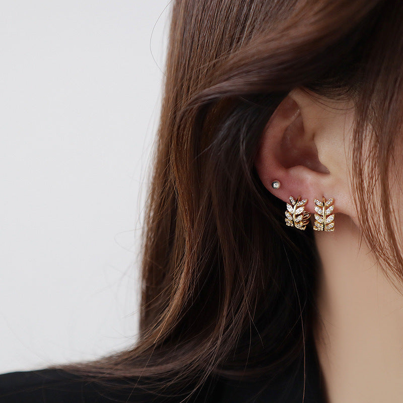 Luxurious diamond stud earrings, expertly crafted fine gold jewelry for women, ideal for gifting.