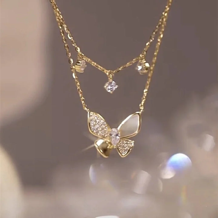 Women's layered butterfly necklace, featuring a dazzling zirconia pendant and luminous mother-of-pearl for elegant jewelry.