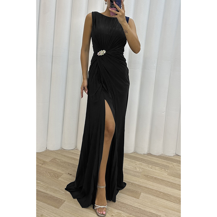 Stylish women's elegant formal maxi dress, features graceful draping, suitable for wedding guests & special occasions.