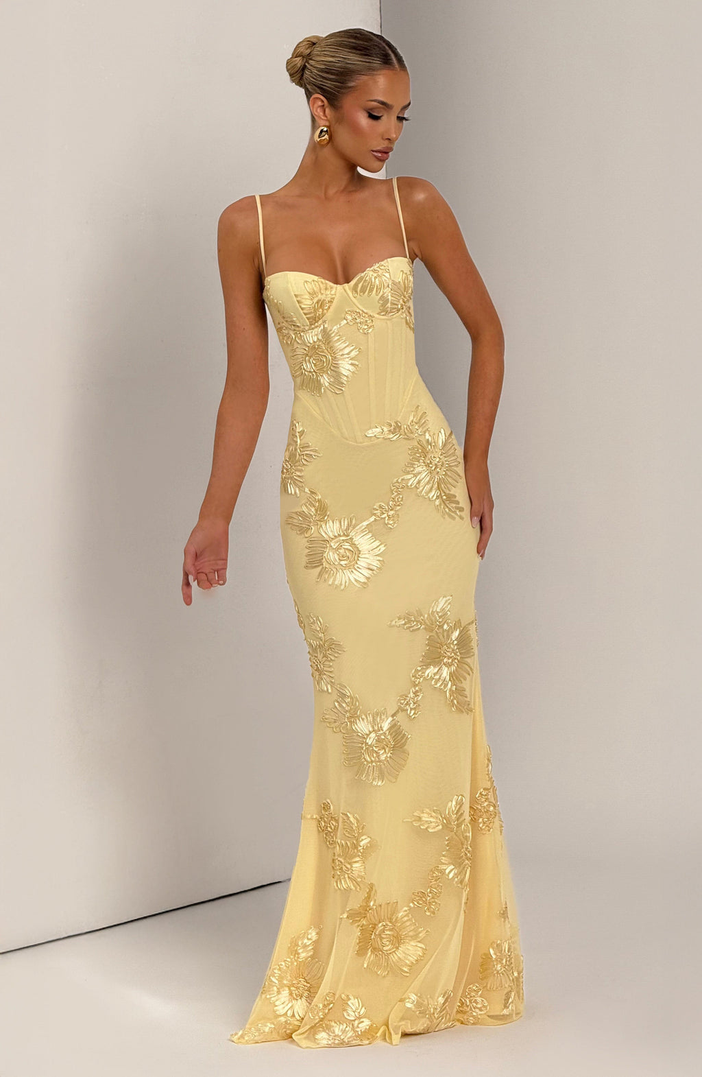 Detailed floral appliqué on elegant women's mermaid maxi dress. Ideal for formal evenings & prom.