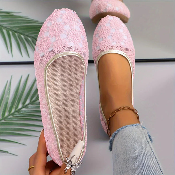 Women's comfortable floral pattern ballerinas, ideal slip-on flats for spring, casual wear, or dressy events.