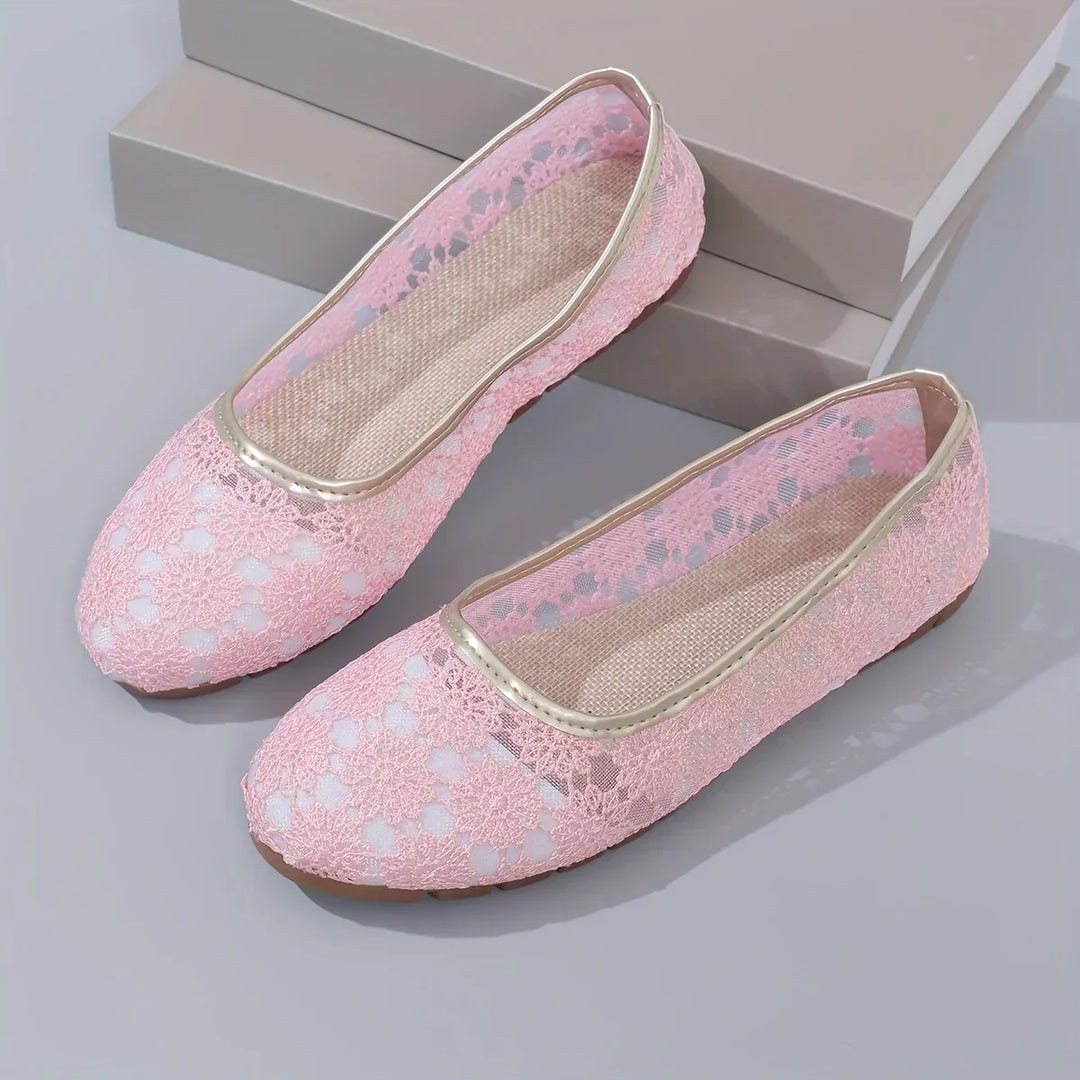 Comfortable women's floral pattern ballerinas. Elegant slip-on flats, perfect spring footwear for casual & dressy.