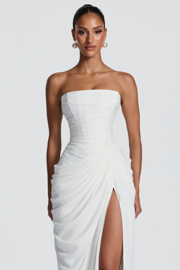Dazzling elegant evening wear, a long flowing gown for women.