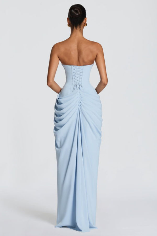 Chic long dress for women, ideal for formal occasions.