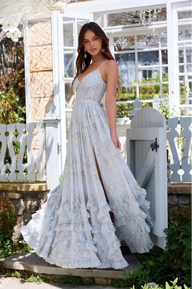Stylish women's maxi event dress for wedding guests. Versatile formal gown, perfect for special evening occasions.