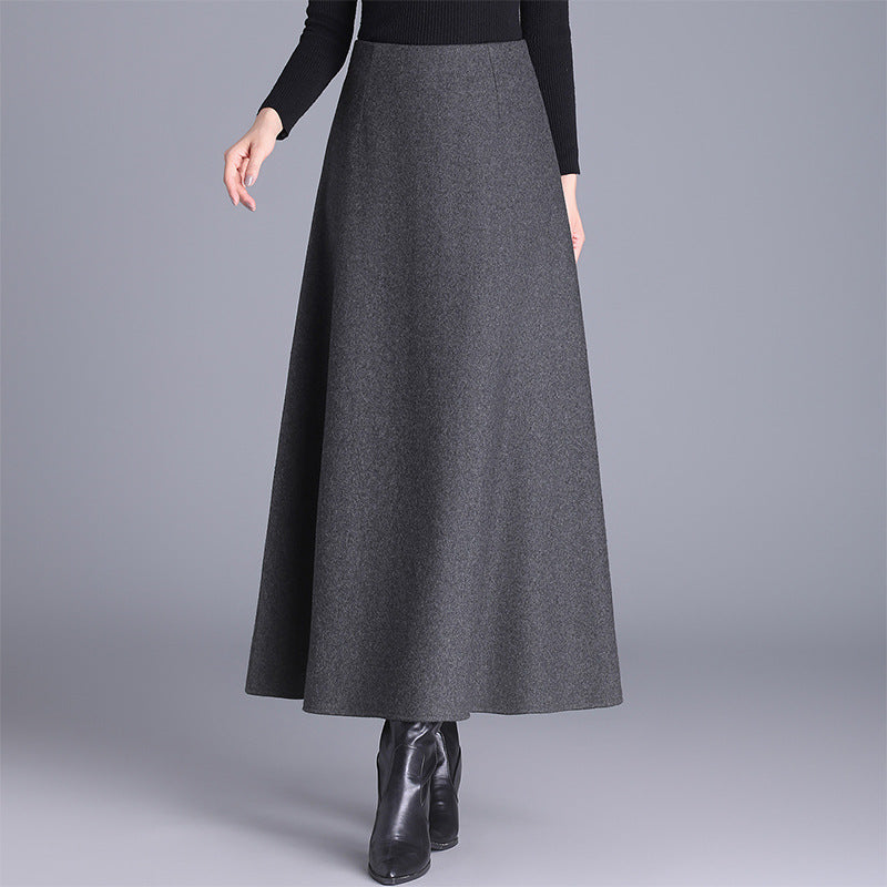 Flowy full-length women's elegant maxi skirt, ideal for comfortable office wear and sophisticated weekend style.