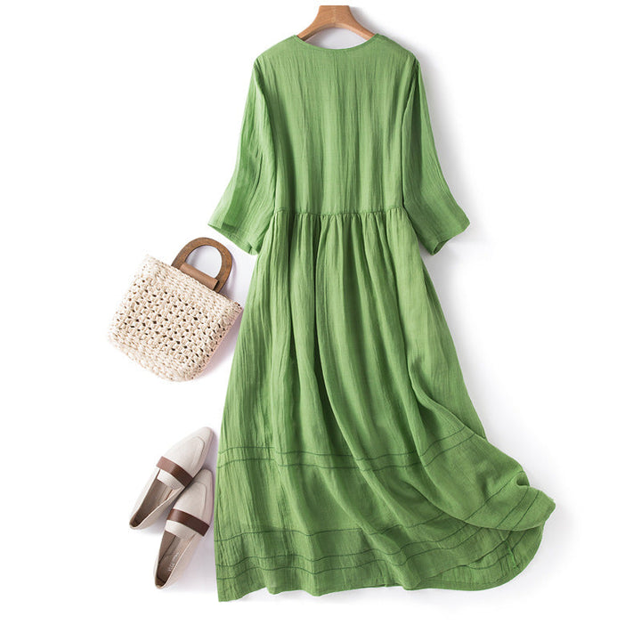 Stunning women's elegant maxi dress with a flowy design, ideal for formal occasions or a stylish summer vacation.