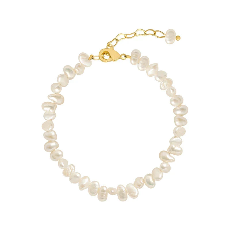 Timeless classic freshwater pearl bracelet for women. Elegant jewelry, an ideal gift for her.