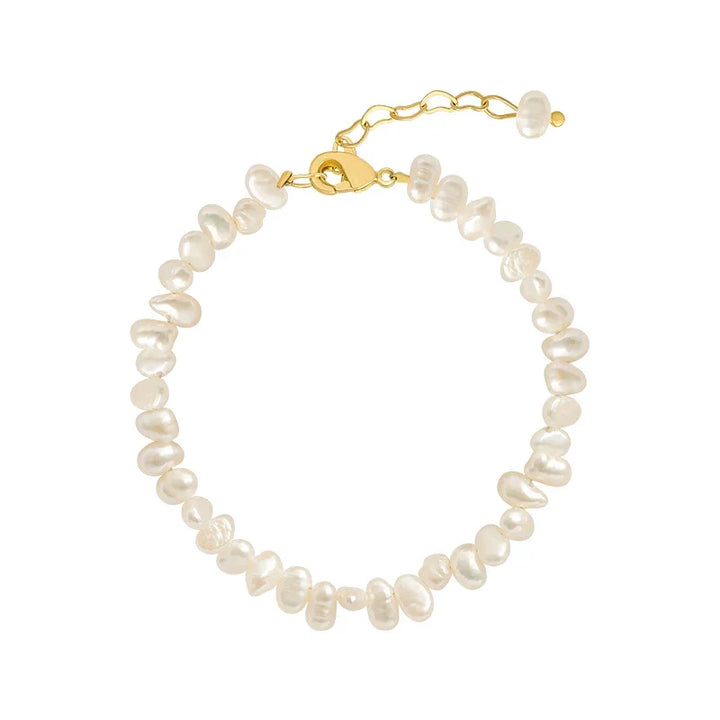 Timeless classic freshwater pearl bracelet for women. Elegant jewelry, an ideal gift for her.