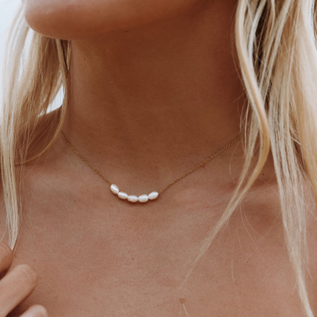 Elegant women's freshwater pearl necklace, gold plated for a timeless look.