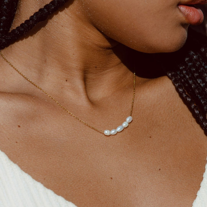 Hypoallergenic, water-resistant freshwater pearl necklace for women; elegant & durable.