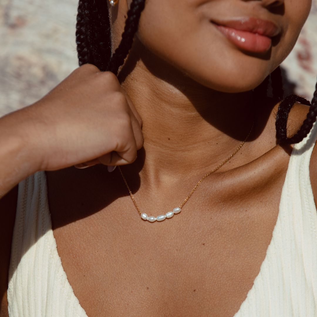 High-quality gold plated women's freshwater pearl necklace; hypoallergenic and water-resistant.
