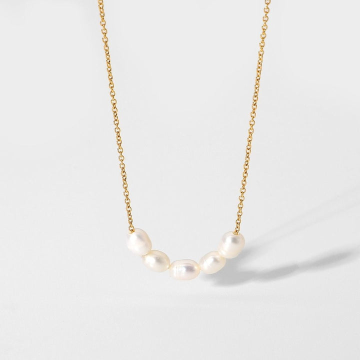 Elegant women's gold-plated freshwater pearl necklace, hypoallergenic & water resistant.