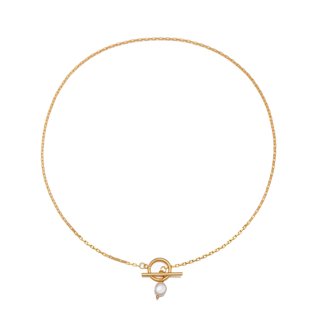 Hypoallergenic, water-resistant Freshwater Pearl Necklace for women. Features a durable gold-plated clasp for comfort.