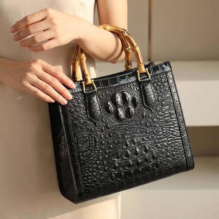 Luxury women's croc-pattern genuine leather bag, an elegant and fashionable accessory.