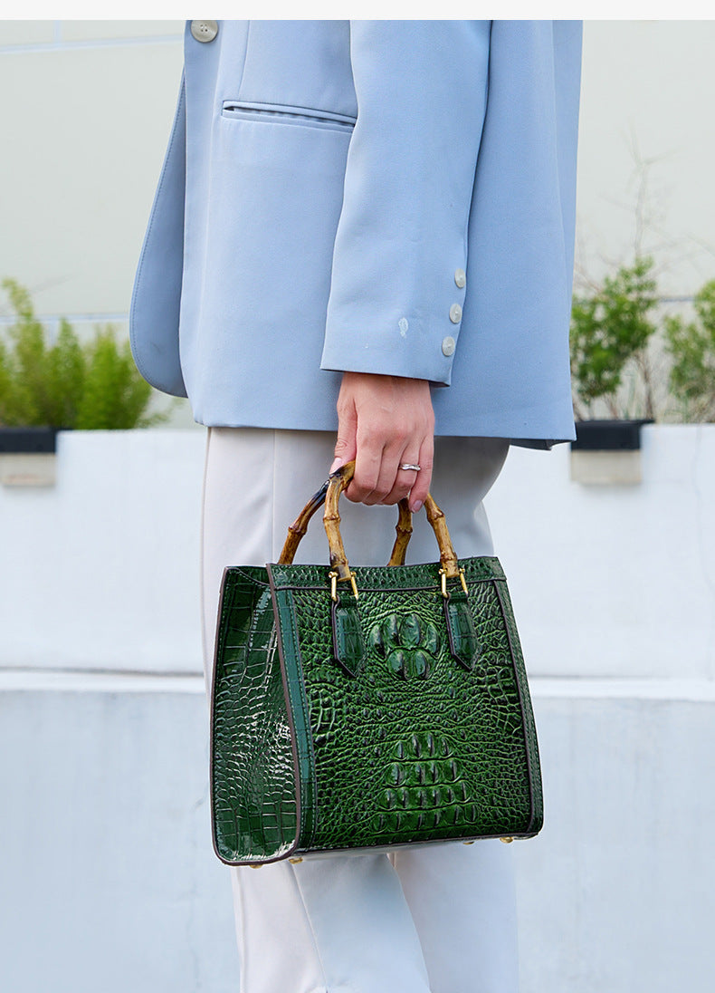 Chic crocodile-pattern genuine leather women's handbag, a luxurious and fashionable accessory.