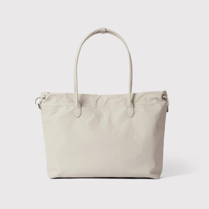 Elegant women's genuine leather tote bag. Spacious for everyday essentials, perfect for work or casual use.
