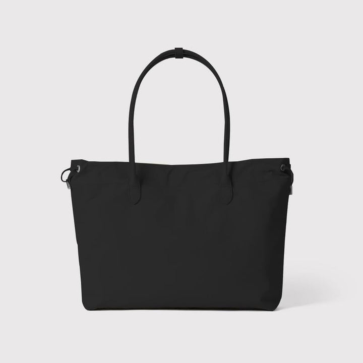 Versatile women's leather shoulder bag. Stylish and spacious everyday carryall for any occasion.