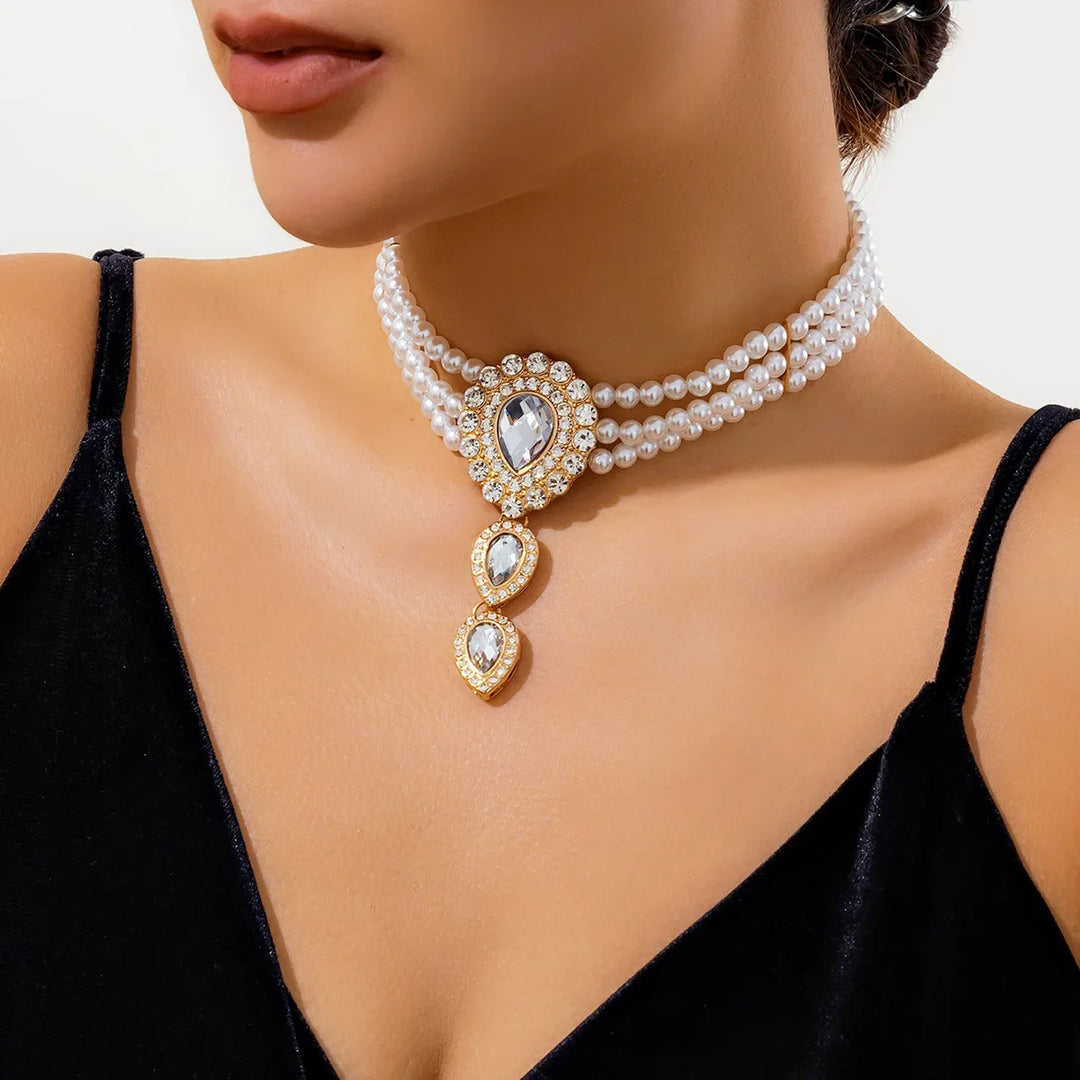 Luxurious gold jewelry set for women, featuring a pearl and emerald bracelet, a perfect statement accessory.