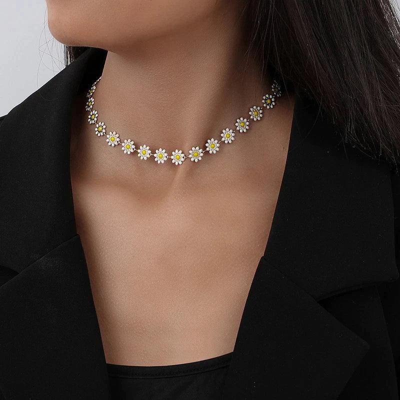 Marisol golden daisy chain pendant necklace for women. Delicate floral gold jewelry, an elegant statement piece.