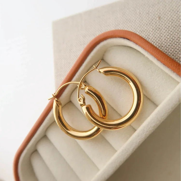 Elegant women's golden hoop earrings, Aurélie design. Classic and timeless gold jewelry, perfect for any occasion.