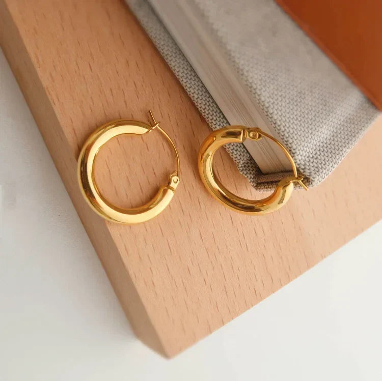 Durable women's golden creole hoop earrings, Aurélie. Elegant gold jewelry, a versatile and essential fashion accessory.