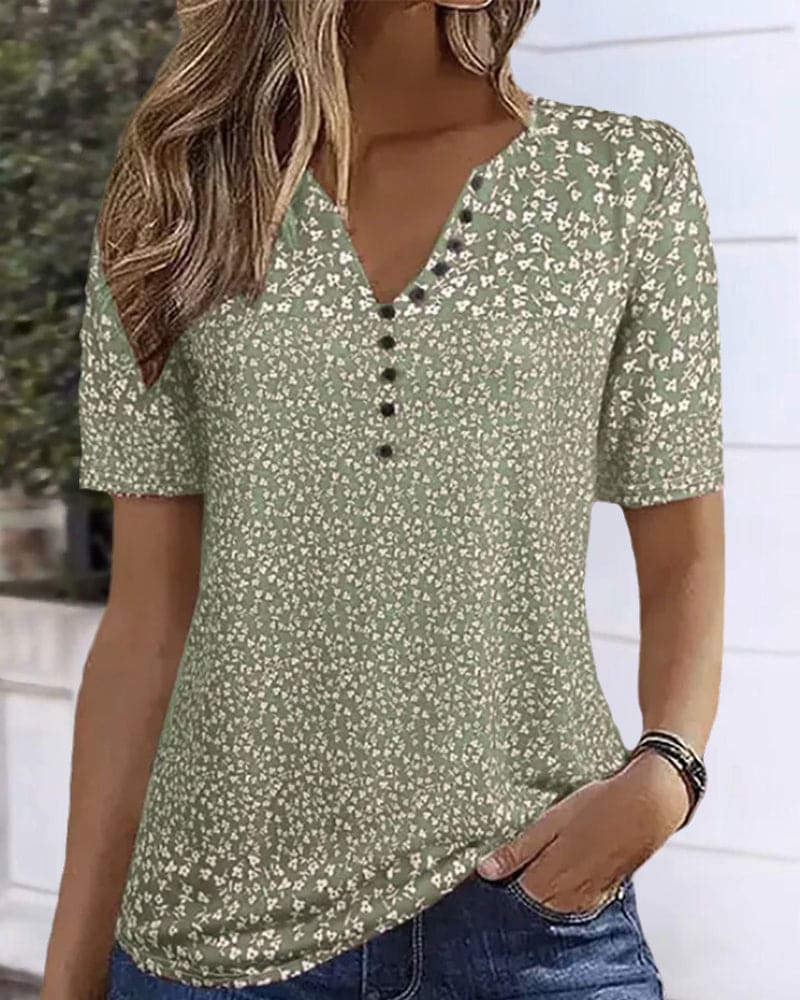 Elegant women's green floral summer blouse with a relaxed fit, perfect for stylish warm-weather outfits.