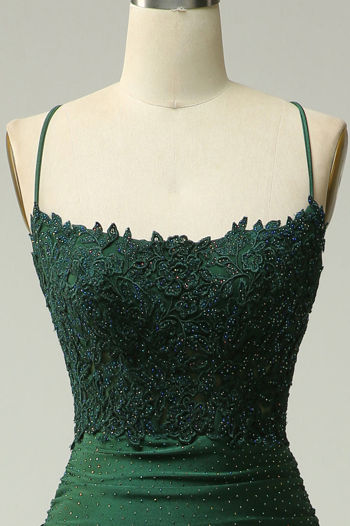 Women's gala dress: chic halter neck, sleek mermaid design, perfect for formal events.