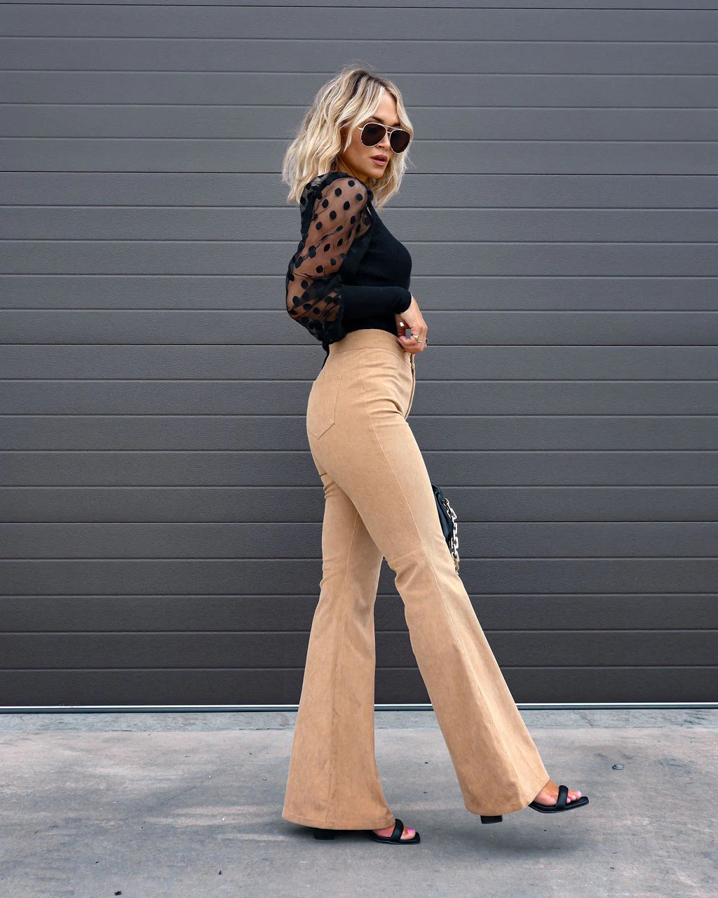 Solid color women's flared bottoms, high-waisted and elegant, for a comfortable and vogue fashion statement.