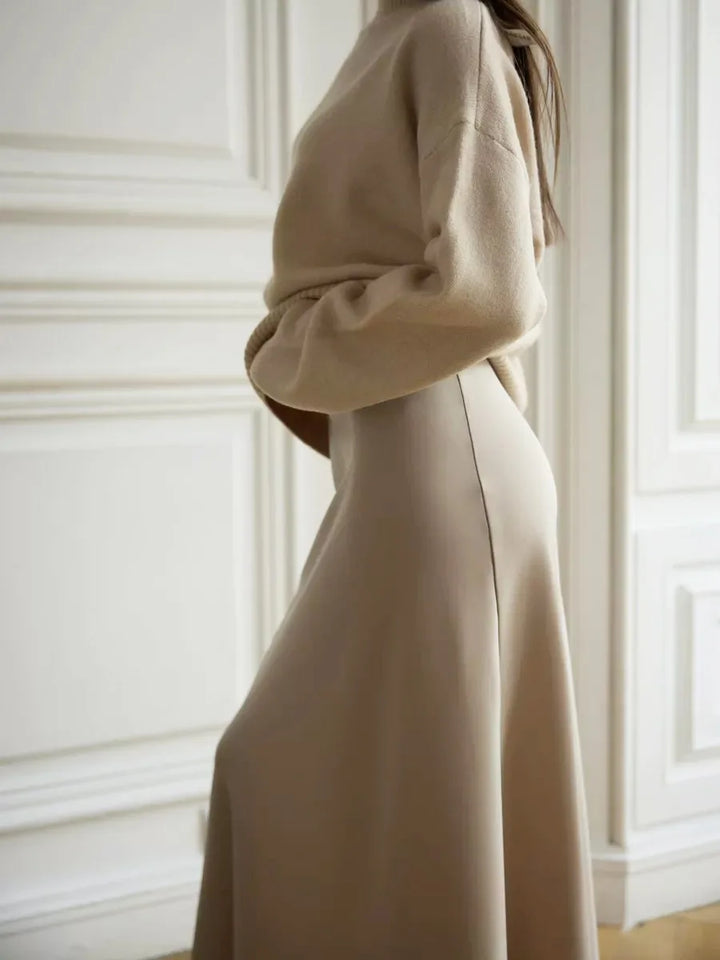 Beautiful high waist fishtail maxi skirt, ideal for gala evenings.