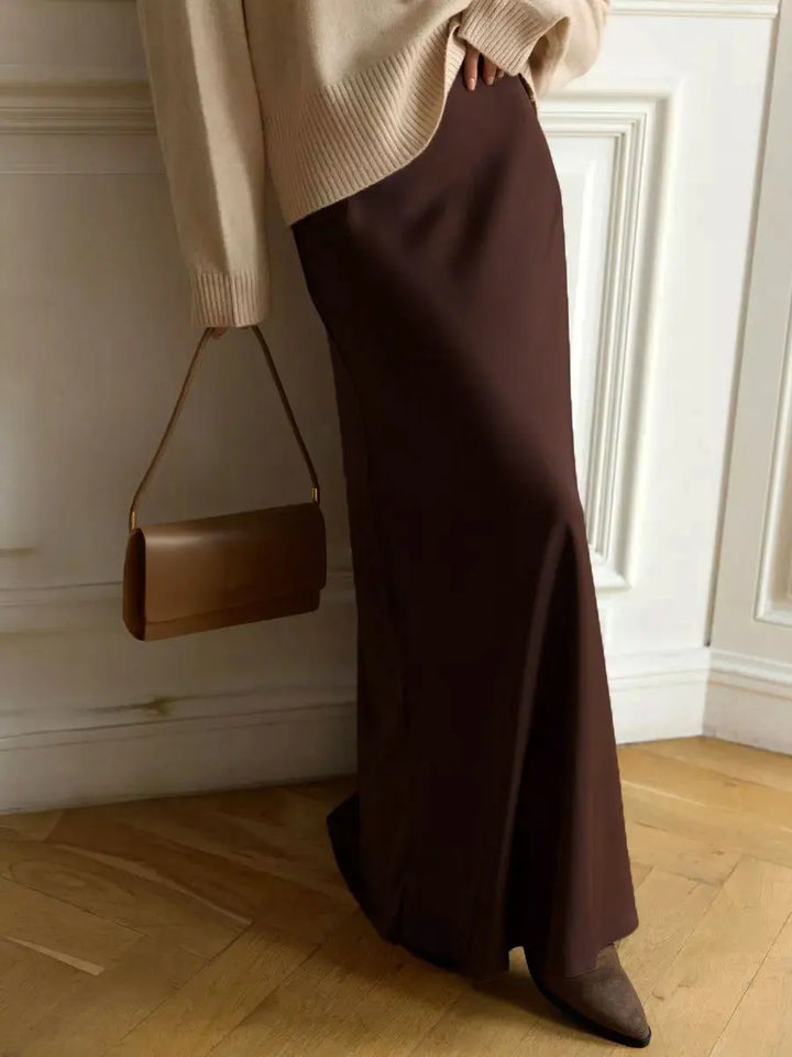 Chic women's formal fishtail maxi skirt in a flattering high-waisted cut.