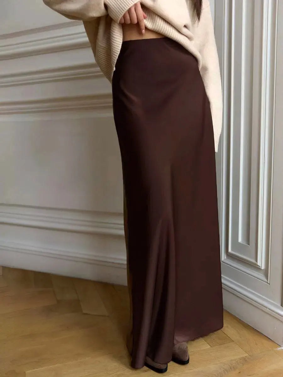 Sophisticated long high-waisted skirt with an elegant fishtail design, evening style.