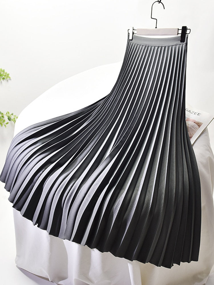 Versatile women's high waist pleated skirt, an elegant midi wardrobe staple. Perfect for formal events or casual chic.