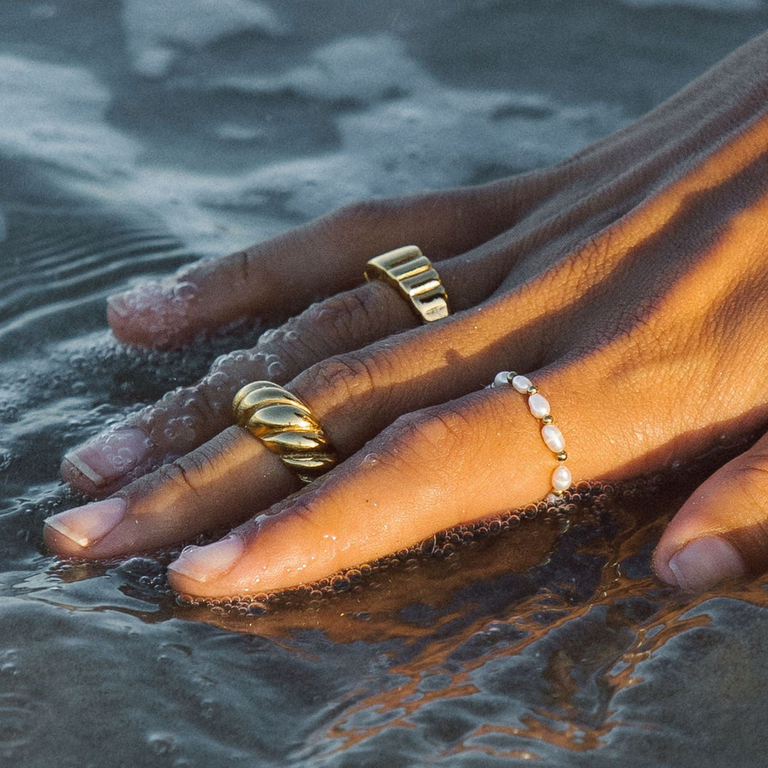 Isle women's fashion ring, a unique and timeless minimalist design, ideal for elegant daily wear jewelry.