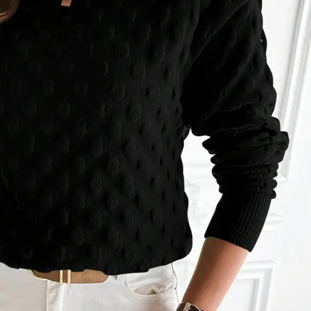 Cozy women's elegant knit sweater, a stylish and comfortable long-sleeve pullover for everyday wear.