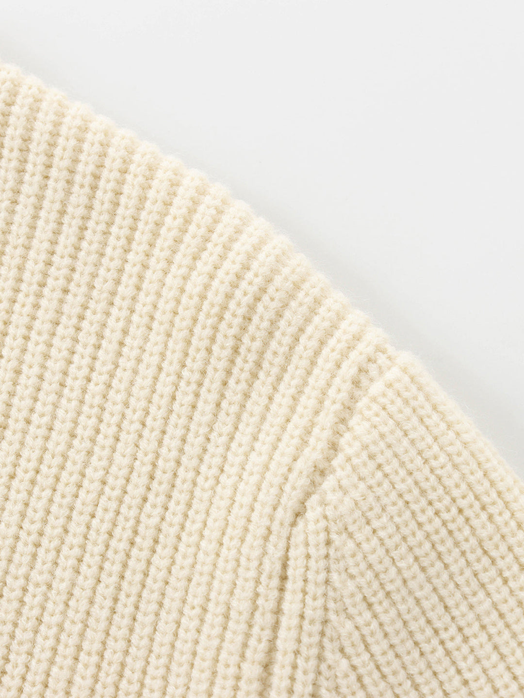 Chic women's knit sweater featuring an elegant bow, ideal for stylish and cozy fall/winter wear.