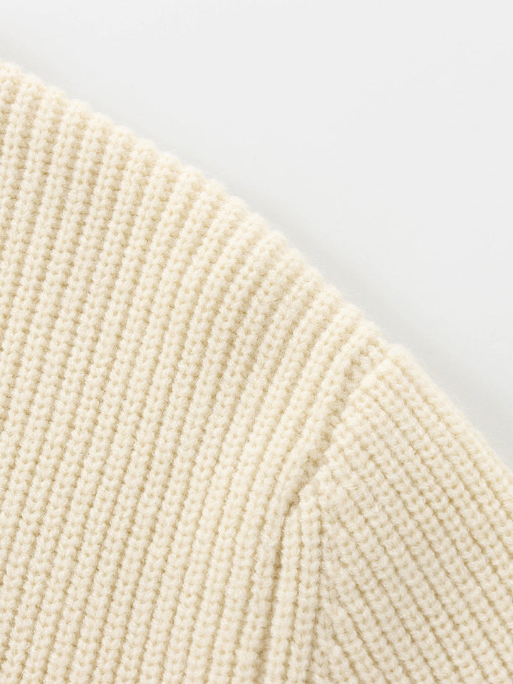 Chic women's knit sweater featuring an elegant bow, ideal for stylish and cozy fall/winter wear.