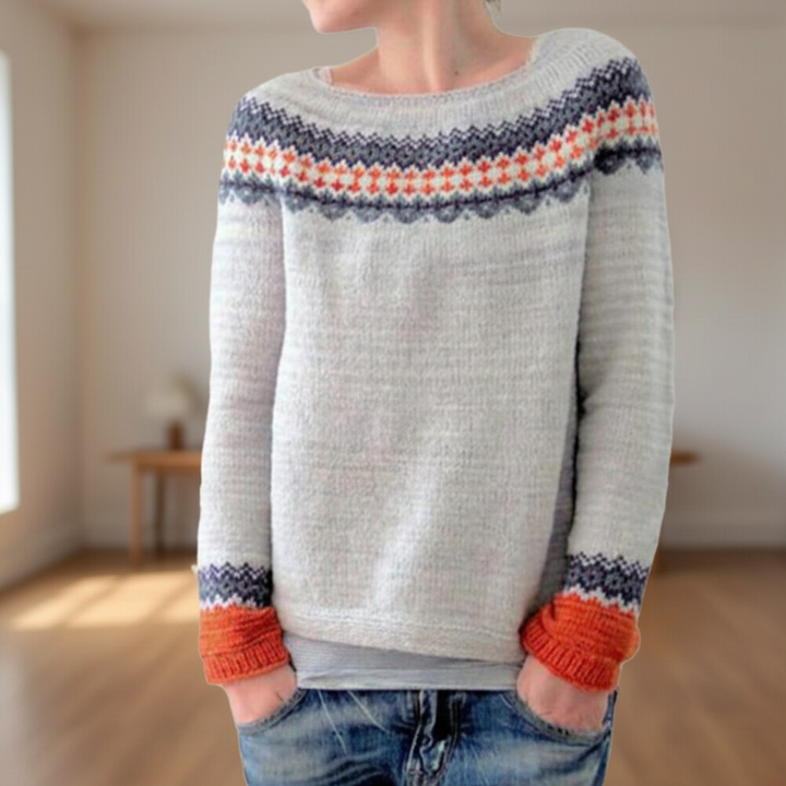 Elegant women's knitted long sleeve sweater for versatile autumn/winter fashion