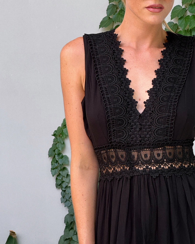 Women's elegant sleeveless lace midi dress, ready for summer special occasions with charming details.